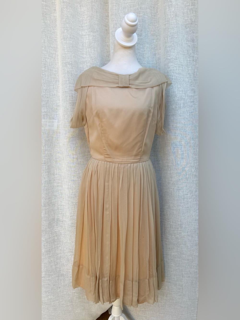 1950 Nelly Don nude cream silk a-line dress
